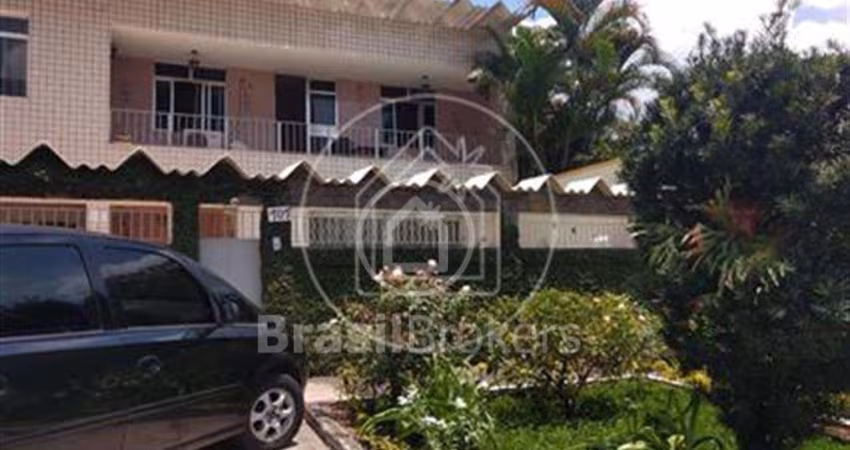 Casa à venda com 376,00m² e 5 quartos em Taquara, Rio de Janeiro - rj