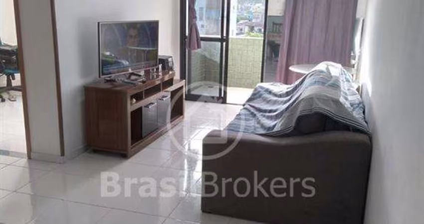 Ótimo apartamento juntinho à Geremário Dantas