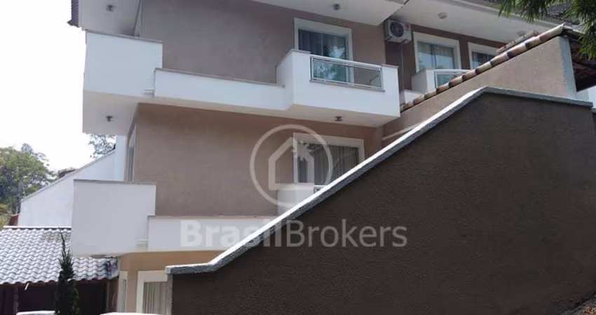 Casa em condomínio com 300,00m² e 3 quartos em Freguesia (Jacarepaguá)