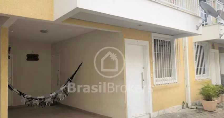 Casa de Condomínio 3 quartos, sendo 1 suíte