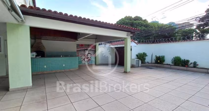 Casa 8 quartos, sendo 2 suítes