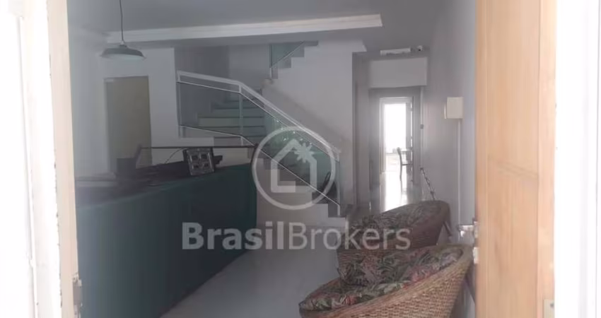 COND BOSQUE DA PEDRA - Casa de Condomínio 3 quartos, sendo 3 suítes