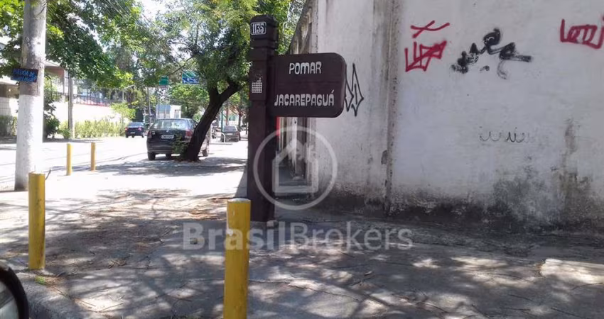 Casa de Condomínio 4 quartos, sendo 2 suítes
