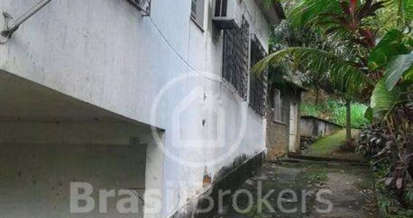 Casa 3 quartos, sendo 1 suíte