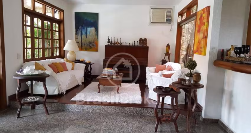 Casa de Condomínio 4 quartos, sendo 4 suítes