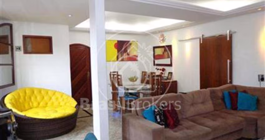 Casa 4 quartos, sendo 1 suíte