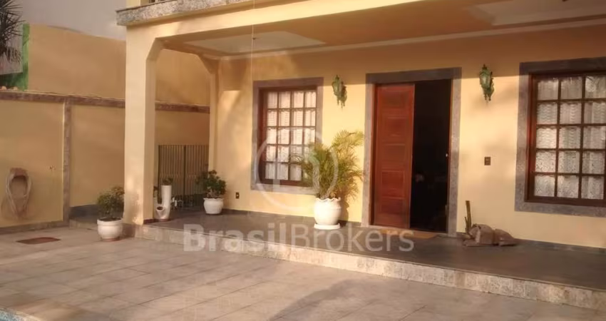 Casa de Condomínio 3 quartos, sendo 1 suíte