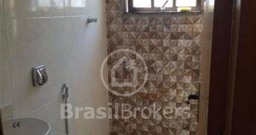 Casa de Condomínio 3 quartos, sendo 1 suíte