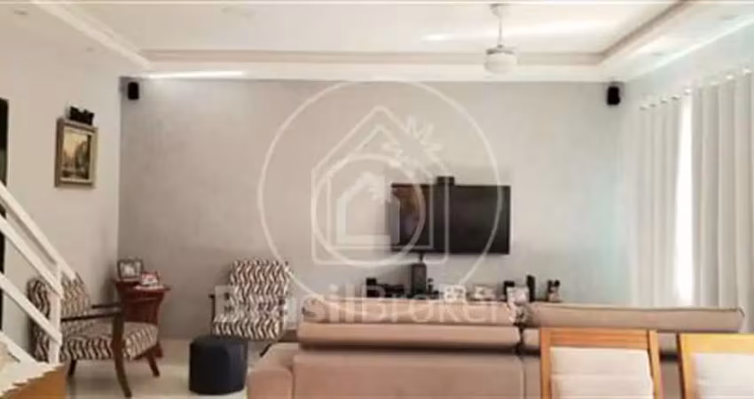 Casa 3 quartos, sendo 1 suíte