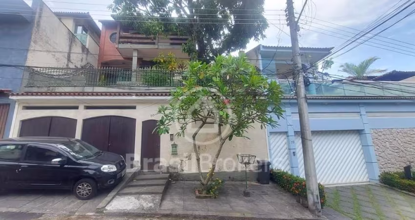 Casa de Condomínio 4 quartos, sendo 1 suíte