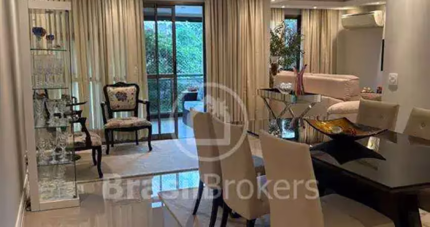 Excelente apartamento todo decorado com acabamento qualificado 04 quartos em condomínio fechado.
