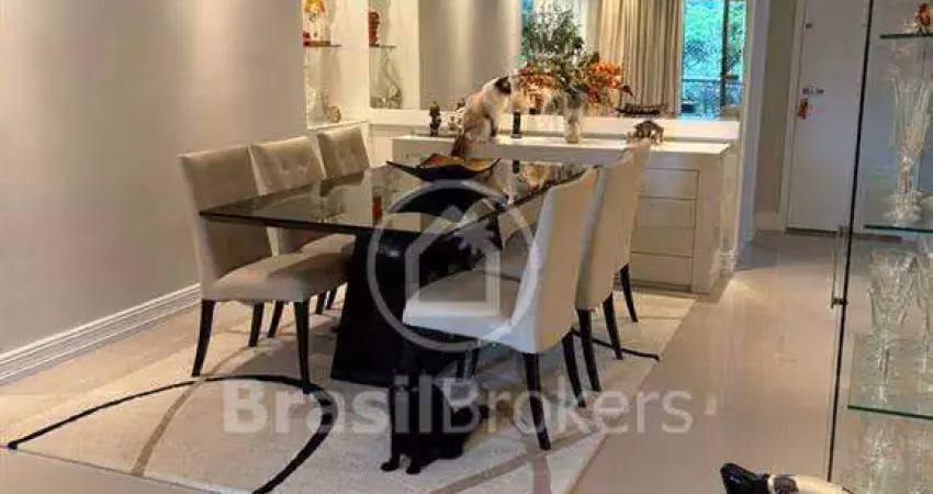 Excelente apartamento todo decorado com acabamento qualificado 04 quartos em condomínio fechado.