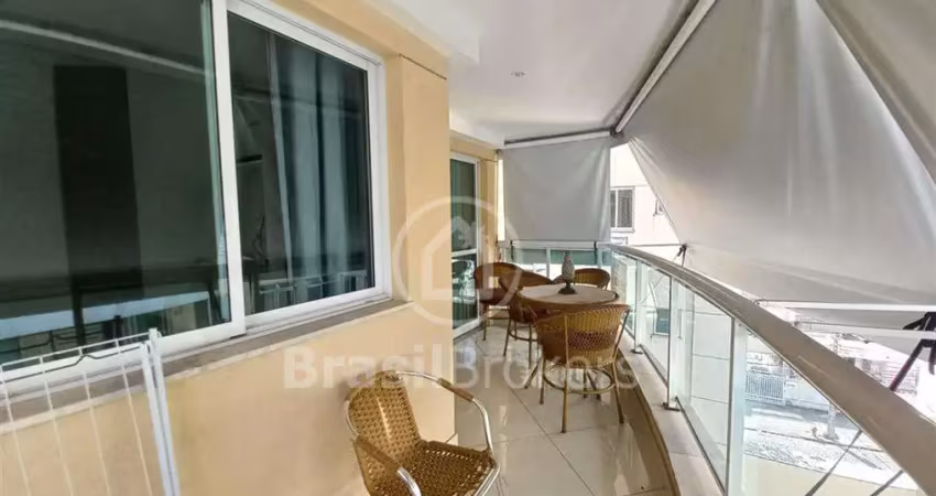 Maravilhoso apartamento 2 quartos + dependência de empregada revertida.