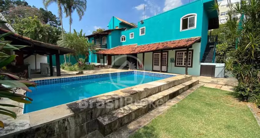 Casa pronta na freguesia, conforto e lazer privativo, 7 quartos!