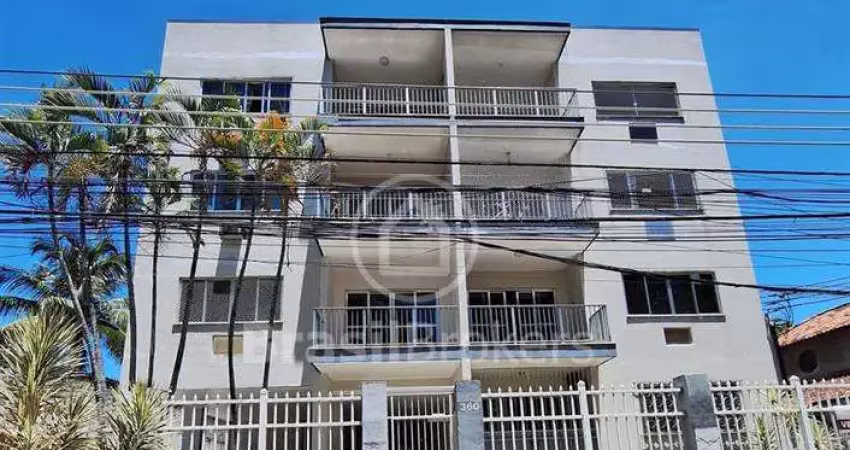 Apartamento espaçoso de 2 quartos com varanda e vista livre na praça seca!