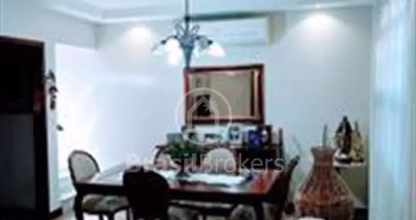 Excelente casa de condomínio à venda com 225,00m² e 3 quartos na freguesia