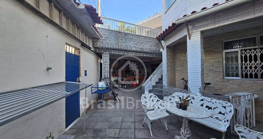 Casa BIFAMILIAR  à venda com 220,00m² e 6 quartos em Jardim Guanabara, Rjo de Janeiro - rj