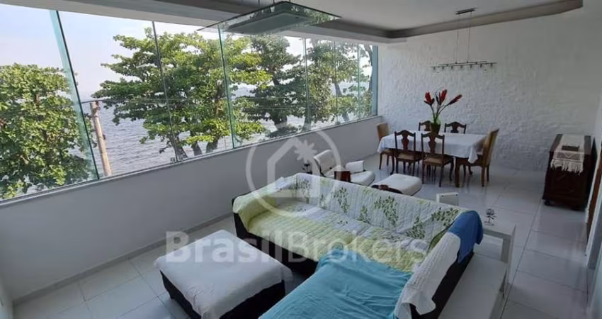 Apartamento de 3 quartos com suíte revertida, modernizado de frente, vista Baía de Guanabara!