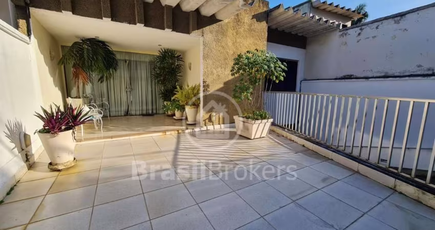 Casa à venda com 350,00m² e 5 quartos em Jardim Guanabara, Rio de Janeiro - RJ
