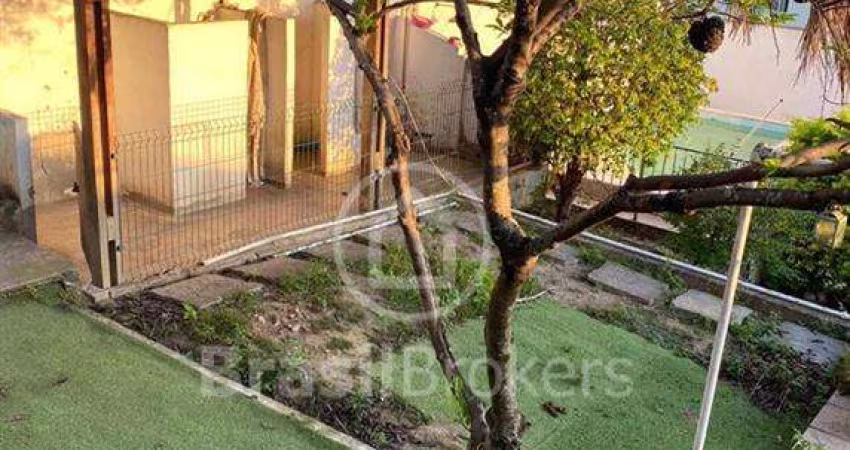 Casa à venda com 256,00m² e 4 quartos em Jardim Carioca, Rio de Janeiro - rj