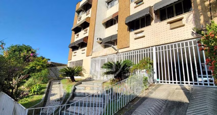 APARTAMENTO TRÊS QUARTOS, SENDO UMA SUITE E DEP COMPLETA
