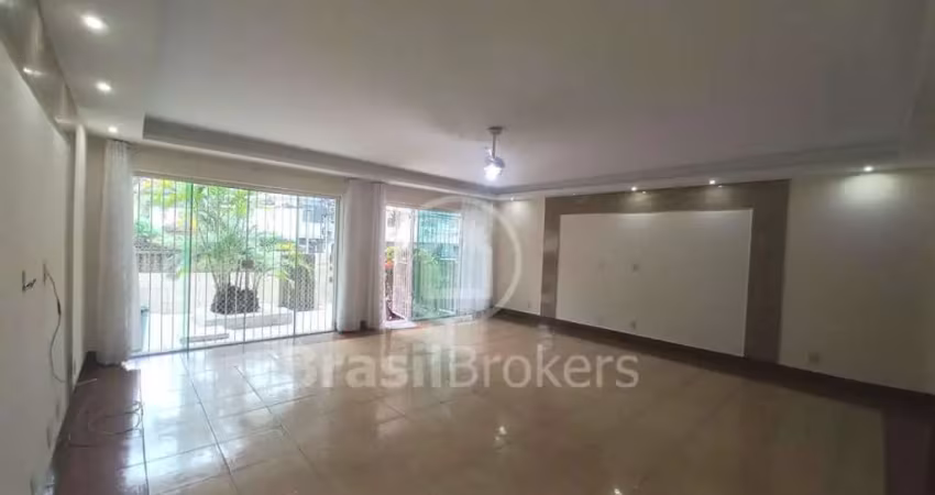 Excelente casa com piscina próxima ao shopping ilha plaza