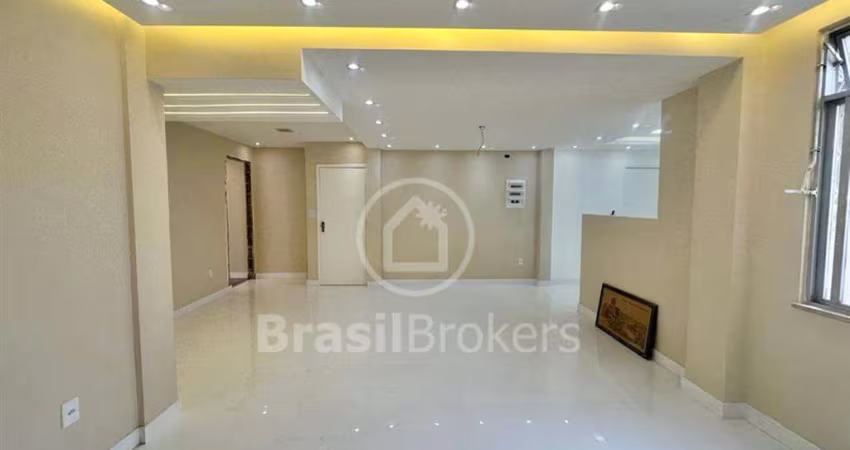 Apartamento totalmente modernizado acabamentos 1a. linha em excelente localização.