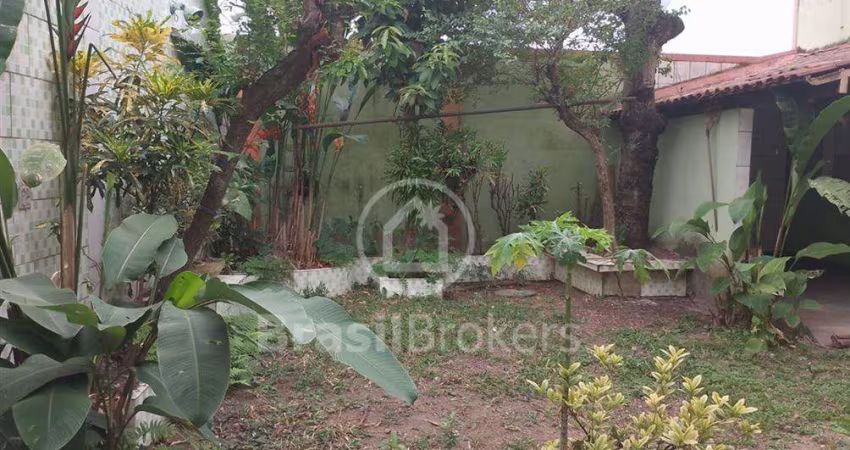 Casa à venda com um excelente quintal