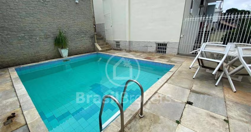 Casa à venda com 391,00m² e 5 quartos pertinho do Ilha Plaza Shopping, Rio de Janeiro - rj