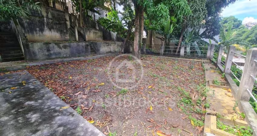 TERRENO EM DECLIVE PRÓXIMO AO PREZUNIC COM 480m²