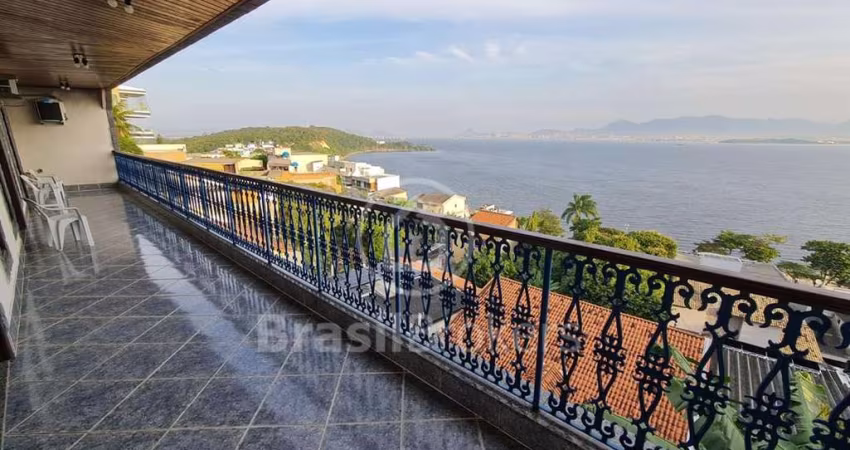 CASA ESTONTEANTE COM 4 SUÍTES E UM SALÃO COM VISTA CINEMATOGRÁFICA