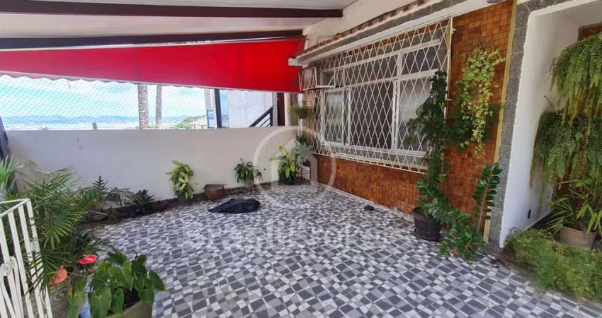 CASA LINEAR NA FREGUESIA - ILHA DO GOVERNADOR COM 3 QUARTOS E 200M²