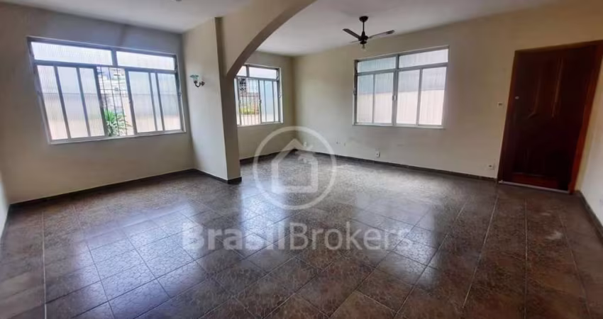 Casa à venda com 270,00m² 3 quartos suíte e area gourmet próximo ao Aterro do Cocota