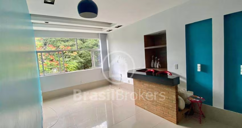 Apartamento Claro Arejado e Modernizado com Vista Livre