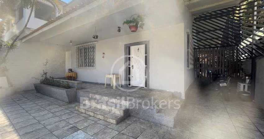 Casa à venda com 460,00m² e 6 quartos em Jardim Carioca, Rio de Janeiro - RJ