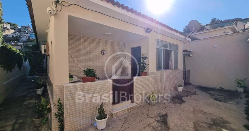 Casa Linear de 2 quartos no Cocotá
