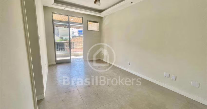 APARTAMENTO 2 QUARTOS MAIS DEPENDÊNCIA COMPLETA, VAGA, ELEVADOR E VARANDA