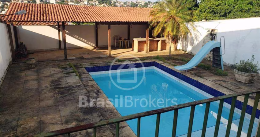 Casa triples de 4 quartos, churrasqueira e piscina com 325,00 m² de área útil no Jardim Guanabara