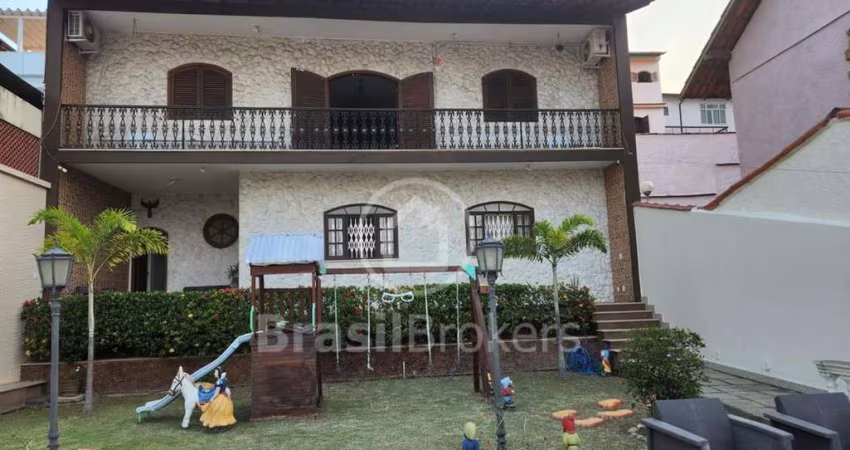 Casa à venda com 313,00m² e 5 quartos em Jardim Guanabara, Rio de Janeiro - rj