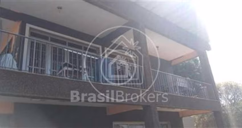 Casa à venda com 327,00m² e 4 quartos em Jardim Guanabara, Rio de Janeiro - rj