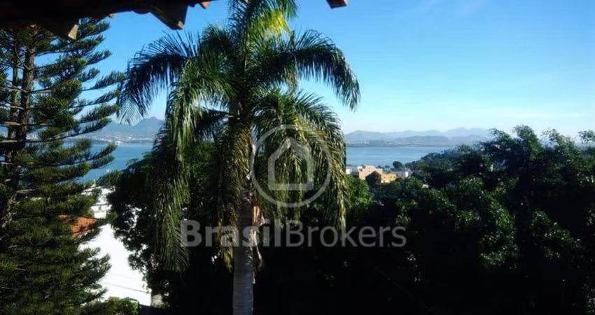 Casa à venda com 354,00m² e 4 quartos em Jardim Guanabara, Rio de Janeiro - rj