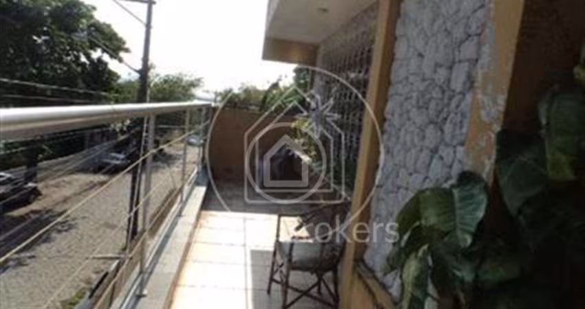 Casa à venda com 301,00m² e 5 quartos em Pitangueiras, Rio de Janeiro - rj