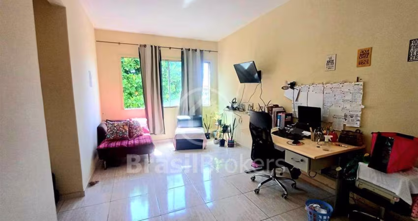 Apartamento 2 quartos com dependência completa na Portuguesa!