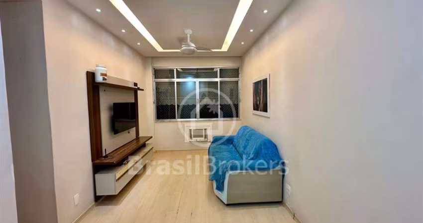 Apartamento 2 quartos com suíte próximo à Praia da Bica