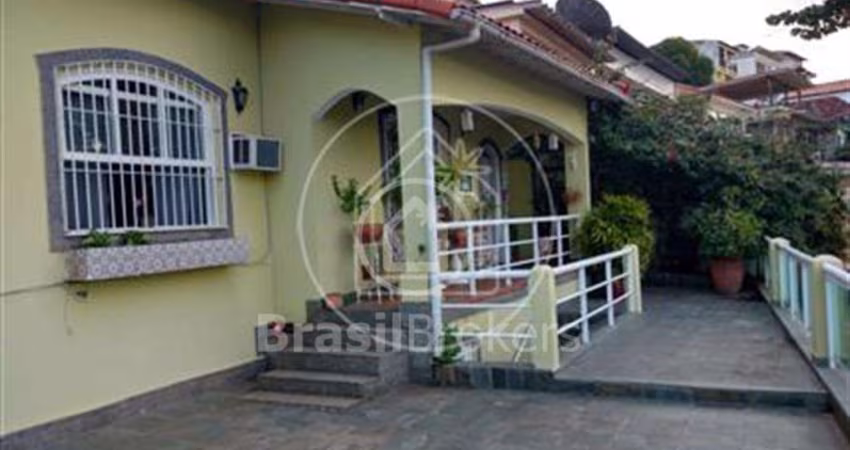 Casa à venda com 208,00m² e 3 quartos em Tauá, Rio de Janeiro - rj