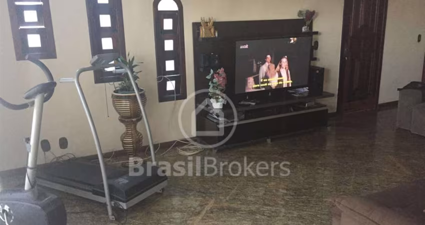 Casa à venda com 451,00m² e 3 quartos em Jardim Carioca, Rio de Janeiro - rj