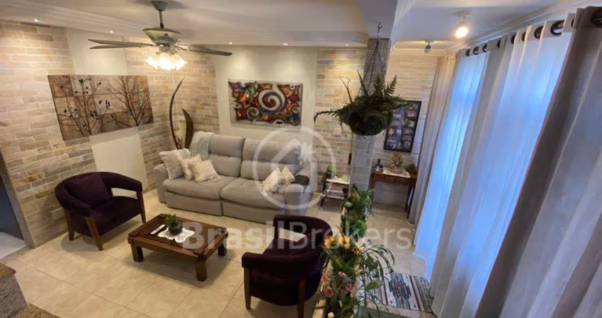 EXCELENTE CASA DUPLEX EM CONDOMÍNIO FECHADO