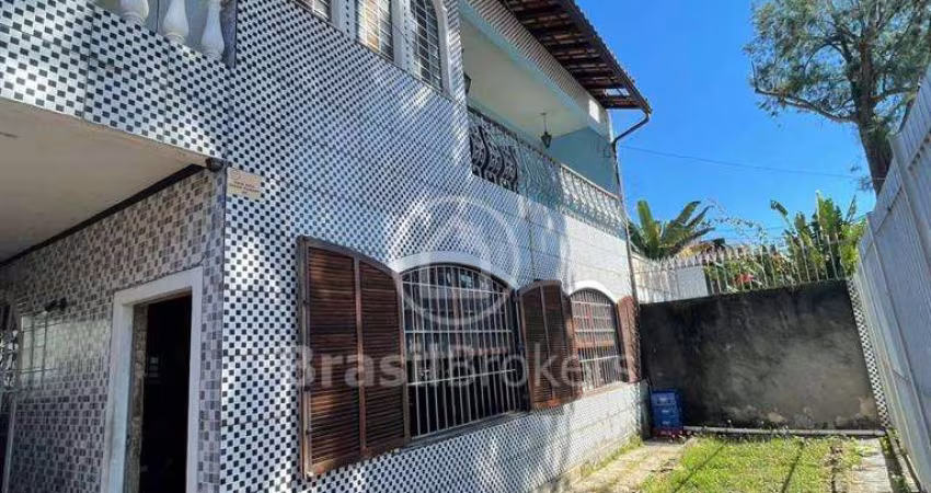 Casa de 4 quartos e 4 suítes em frente ao Corredor Esportivo