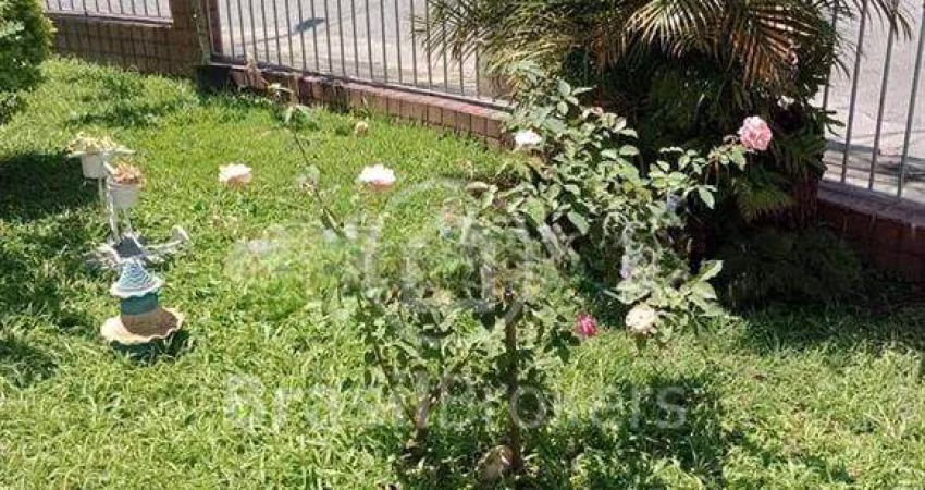 Casa 3 quartos, jardim e 5 vagas com  saída para duas ruas no Jardim Guanabara!