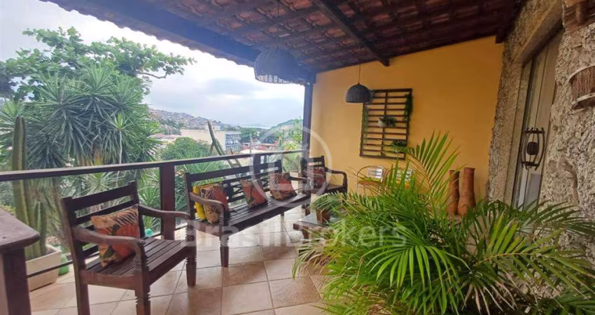 Belíssima casa duplex com edícula e área de lazer
